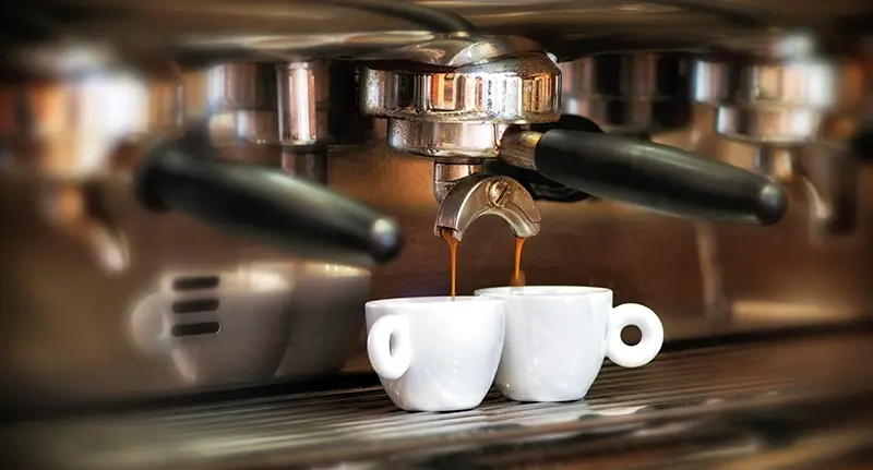 espresso machine filling up cups